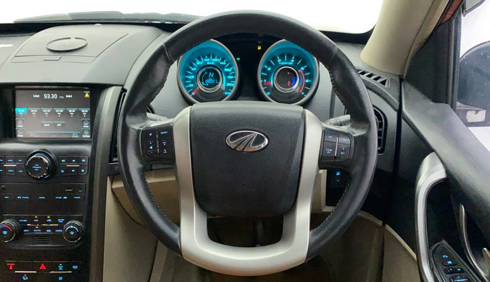 2015 Mahindra XUV500 W10, Diesel, Manual, 1,08,057 km, Steering Wheel Close Up