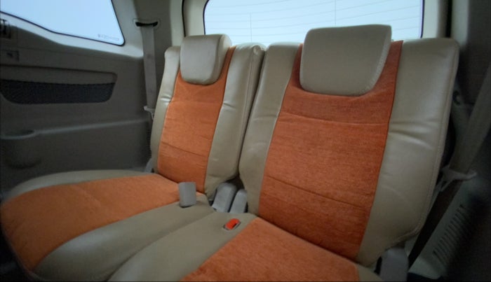 2015 Mahindra XUV500 W10, Diesel, Manual, 1,08,057 km, Third Seat Row ( optional )