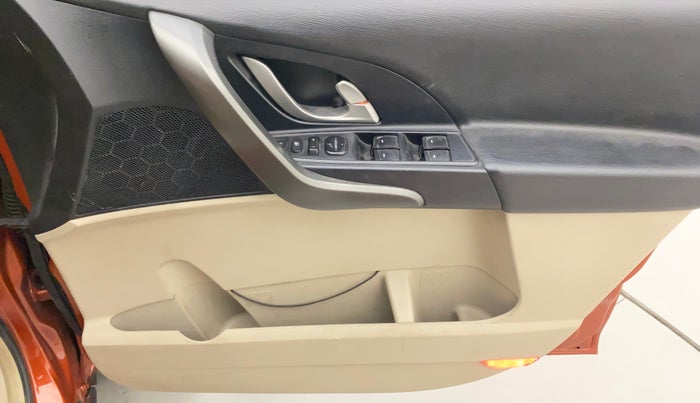 2015 Mahindra XUV500 W10, Diesel, Manual, 1,08,057 km, Driver Side Door Panels Control