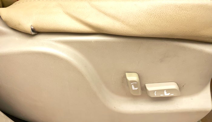 2015 Mahindra XUV500 W10, Diesel, Manual, 1,08,057 km, Driver Side Adjustment Panel