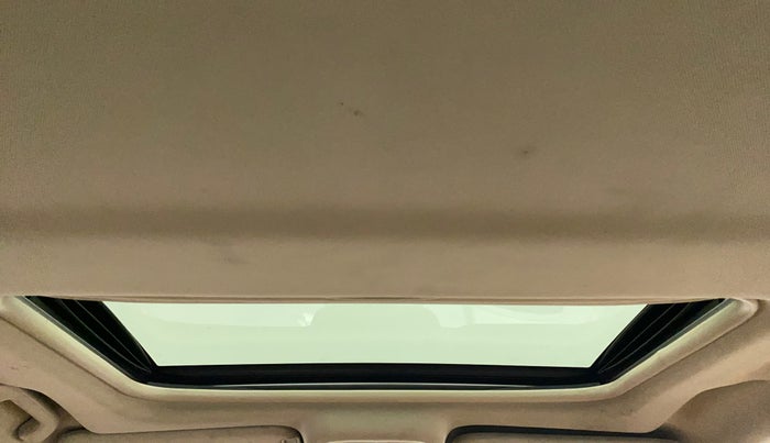 2015 Mahindra XUV500 W10, Diesel, Manual, 1,08,057 km, Moonroof/ Sunroof