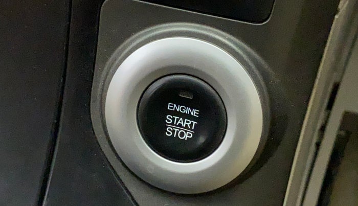 2015 Mahindra XUV500 W10, Diesel, Manual, 1,08,057 km, Keyless Start/ Stop Button