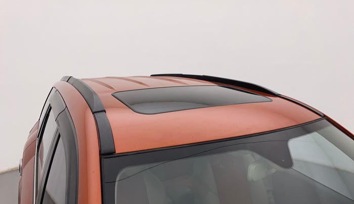 2015 Mahindra XUV500 W10, Diesel, Manual, 1,08,057 km, Roof