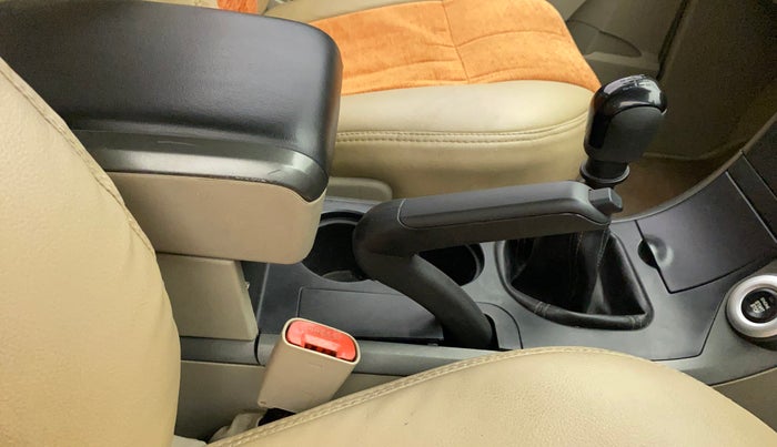 2015 Mahindra XUV500 W10, Diesel, Manual, 1,08,057 km, Gear Lever