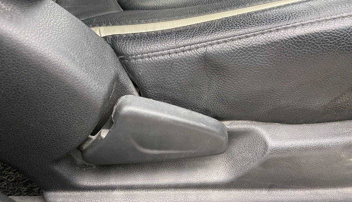 2016 Renault Kwid RXT 1.0 (O), Petrol, Manual, 53,885 km, Driver Side Adjustment Panel