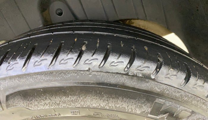 2021 Mahindra XUV300 W8 (O) 1.2 PETROL AMT, Petrol, Automatic, 46,170 km, Left Rear Tyre Tread