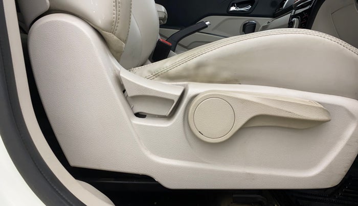 2021 Mahindra XUV300 W8 (O) 1.2 PETROL AMT, Petrol, Automatic, 46,170 km, Driver Side Adjustment Panel