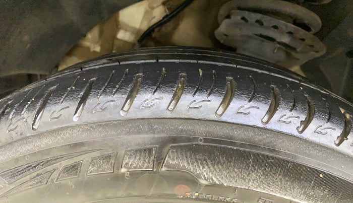 2021 Mahindra XUV300 W8 (O) 1.2 PETROL AMT, Petrol, Automatic, 46,170 km, Left Front Tyre Tread