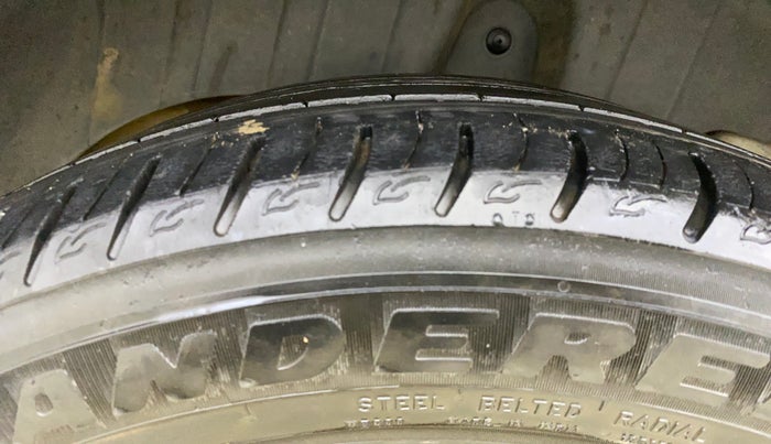 2021 Mahindra XUV300 W8 (O) 1.2 PETROL AMT, Petrol, Automatic, 46,170 km, Right Rear Tyre Tread