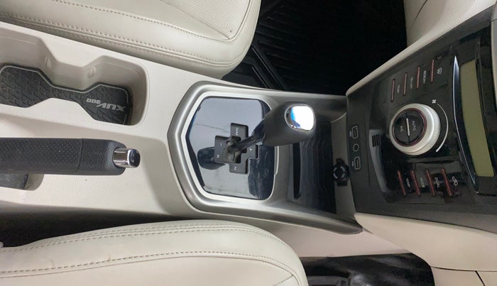 2021 Mahindra XUV300 W8 (O) 1.2 PETROL AMT, Petrol, Automatic, 46,170 km, Gear Lever