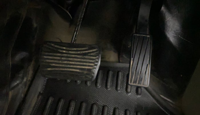 2021 Mahindra XUV300 W8 (O) 1.2 PETROL AMT, Petrol, Automatic, 46,170 km, Pedals