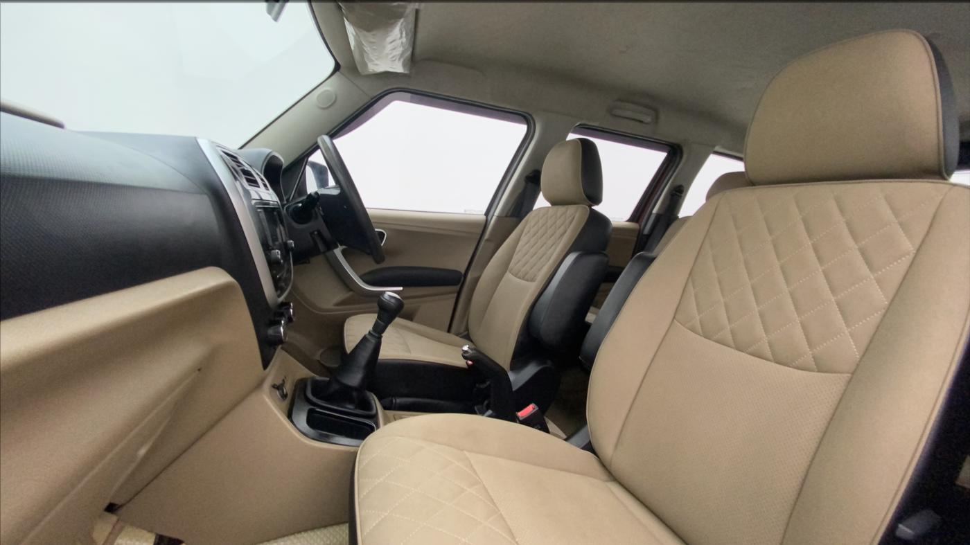 2018 Mahindra TUV 300 PLUS P8, Diesel, Manual, 1,09,111 km, Right Side Front Door Cabin