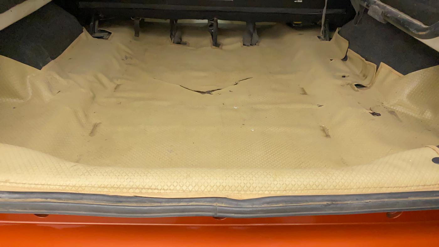 2018 Mahindra TUV 300 PLUS P8, Diesel, Manual, 1,09,111 km, Boot Inside
