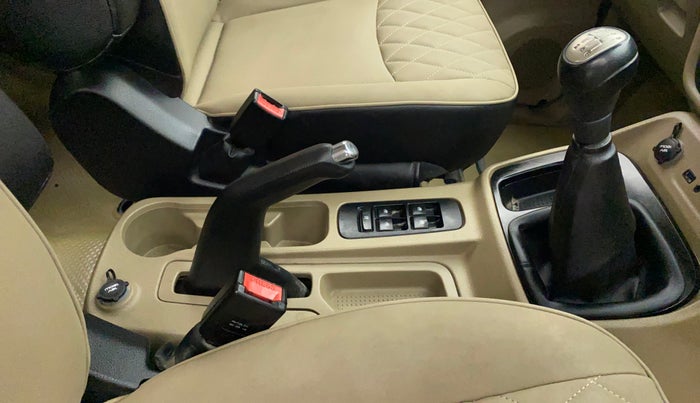 2018 Mahindra TUV 300 PLUS P8, Diesel, Manual, 1,09,111 km, Gear Lever