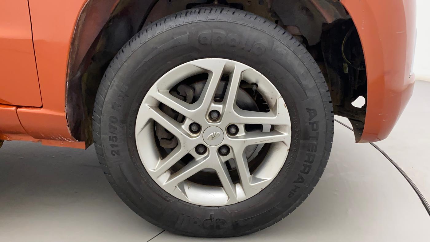 2018 Mahindra TUV 300 PLUS P8, Diesel, Manual, 1,09,111 km, Right Front Wheel