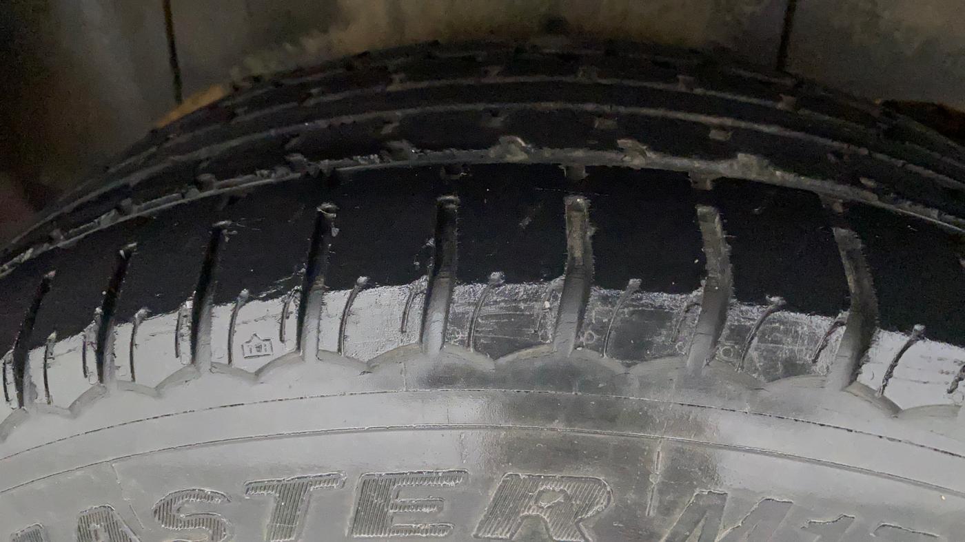2018 Mahindra TUV 300 PLUS P8, Diesel, Manual, 1,09,111 km, Right Rear Tyre Tread