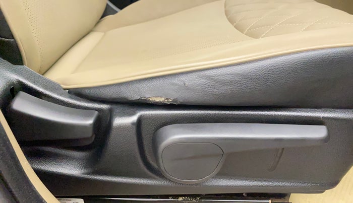 2018 Mahindra TUV 300 PLUS P8, Diesel, Manual, 1,09,111 km, Driver Side Adjustment Panel