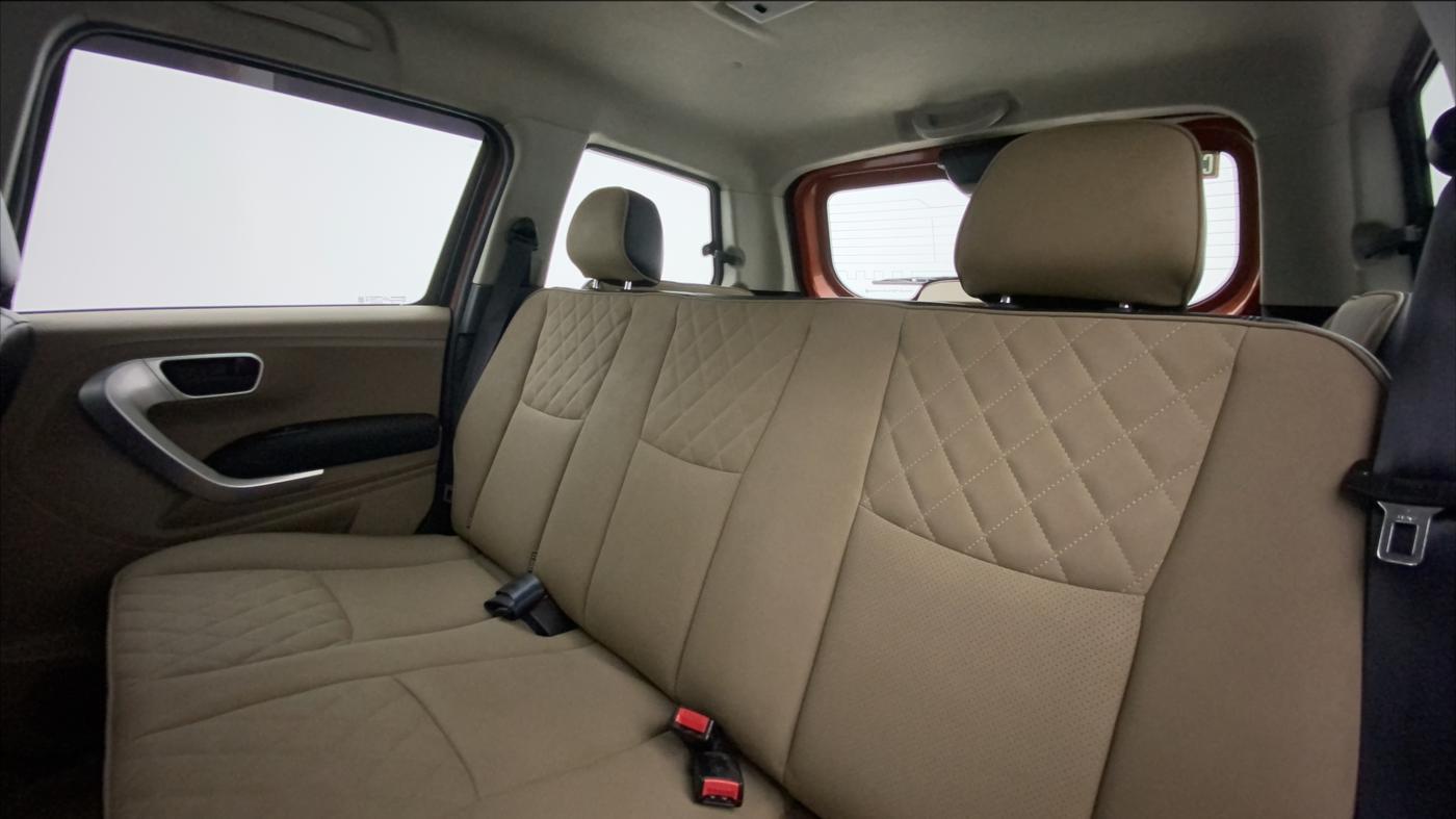 2018 Mahindra TUV 300 PLUS P8, Diesel, Manual, 1,09,111 km, Right Side Rear Door Cabin