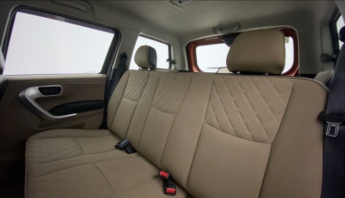 2018 Mahindra TUV 300 PLUS P8, Diesel, Manual, 1,09,111 km, Right Side Rear Door Cabin