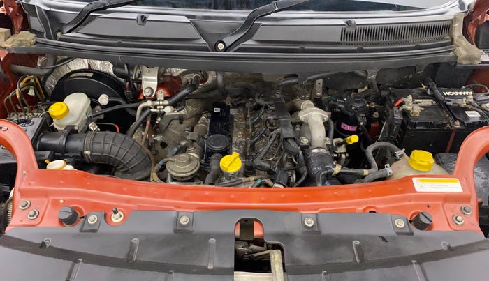 2018 Mahindra TUV 300 PLUS P8, Diesel, Manual, 1,09,111 km, Open Bonet