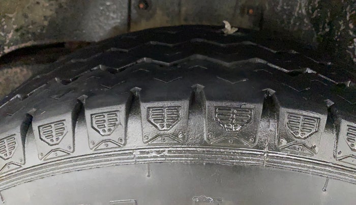 2018 Mahindra TUV 300 PLUS P8, Diesel, Manual, 1,09,111 km, Left Rear Tyre Tread