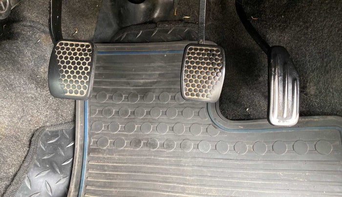 2015 Maruti Alto 800 LXI, Petrol, Manual, 77,312 km, Pedals