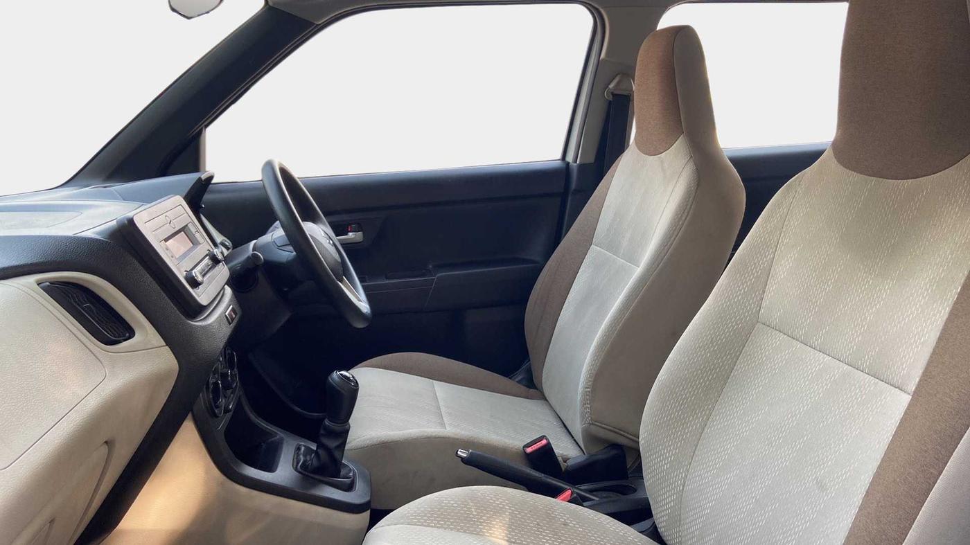 2019 Maruti New Wagon-R VXI 1.0, CNG, Manual, 27,184 km, Right Side Front Door Cabin