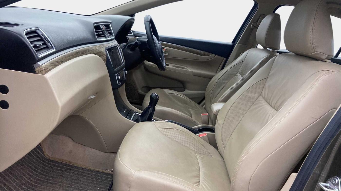 2020 Maruti Ciaz ALPHA 1.5 SHVS PETROL, Petrol, Manual, 40,226 km, Right Side Front Door Cabin