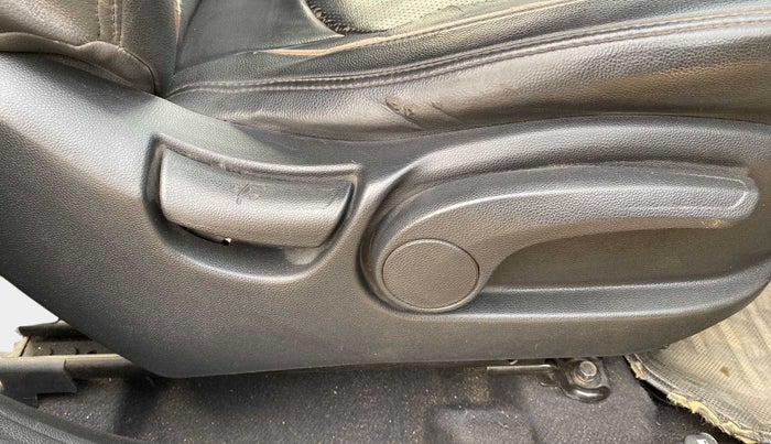 2016 Hyundai Creta SX PLUS AT 1.6 PETROL, Petrol, Automatic, 80,000 km, Driver Side Adjustment Panel