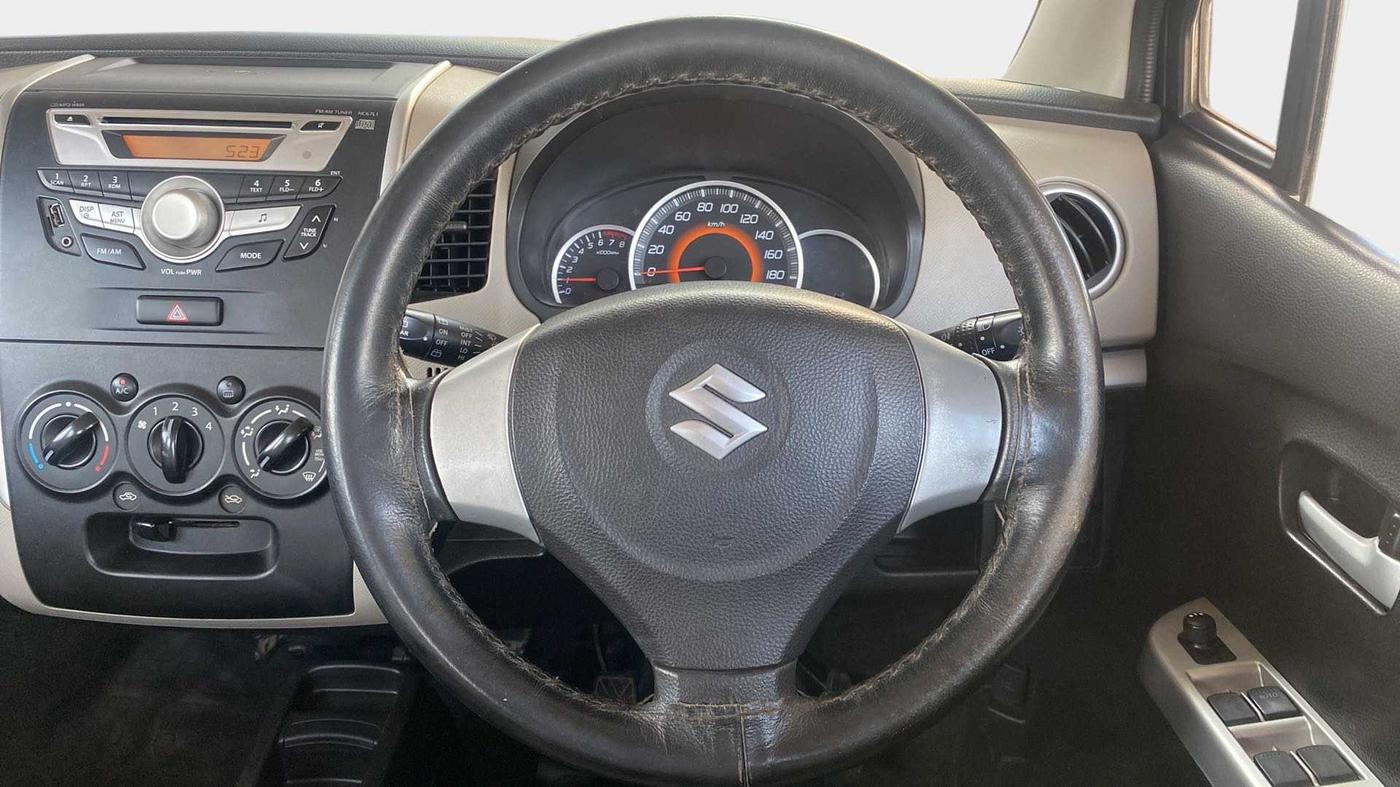 2014 Maruti Wagon R 1.0 VXI, Petrol, Manual, 49,903 km, Steering Wheel Close Up