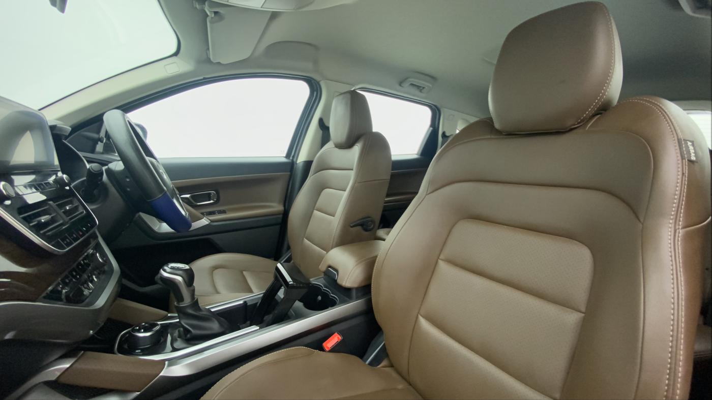 2020 Tata Harrier XZA, Diesel, Automatic, 28,811 km, Right Side Front Door Cabin