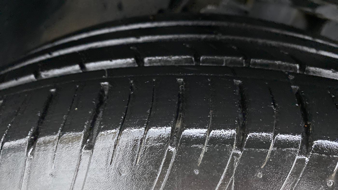 2020 Tata Harrier XZA, Diesel, Automatic, 28,811 km, Right Front Tyre Tread