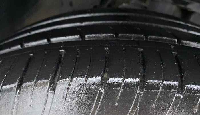 2020 Tata Harrier XZA, Diesel, Automatic, 28,811 km, Right Front Tyre Tread