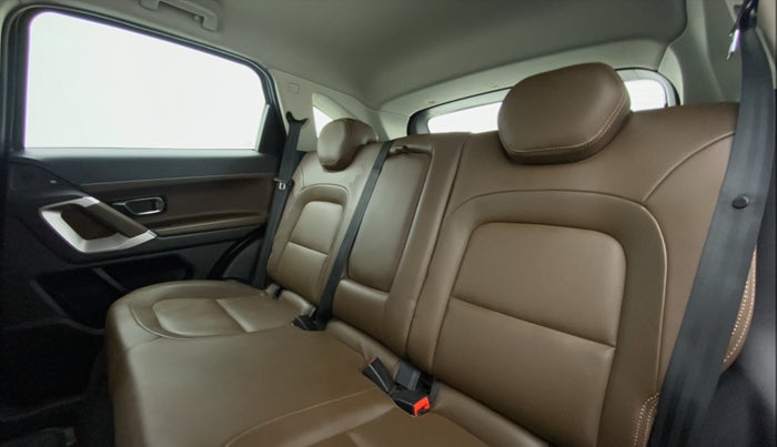 2020 Tata Harrier XZA, Diesel, Automatic, 28,811 km, Right Side Rear Door Cabin
