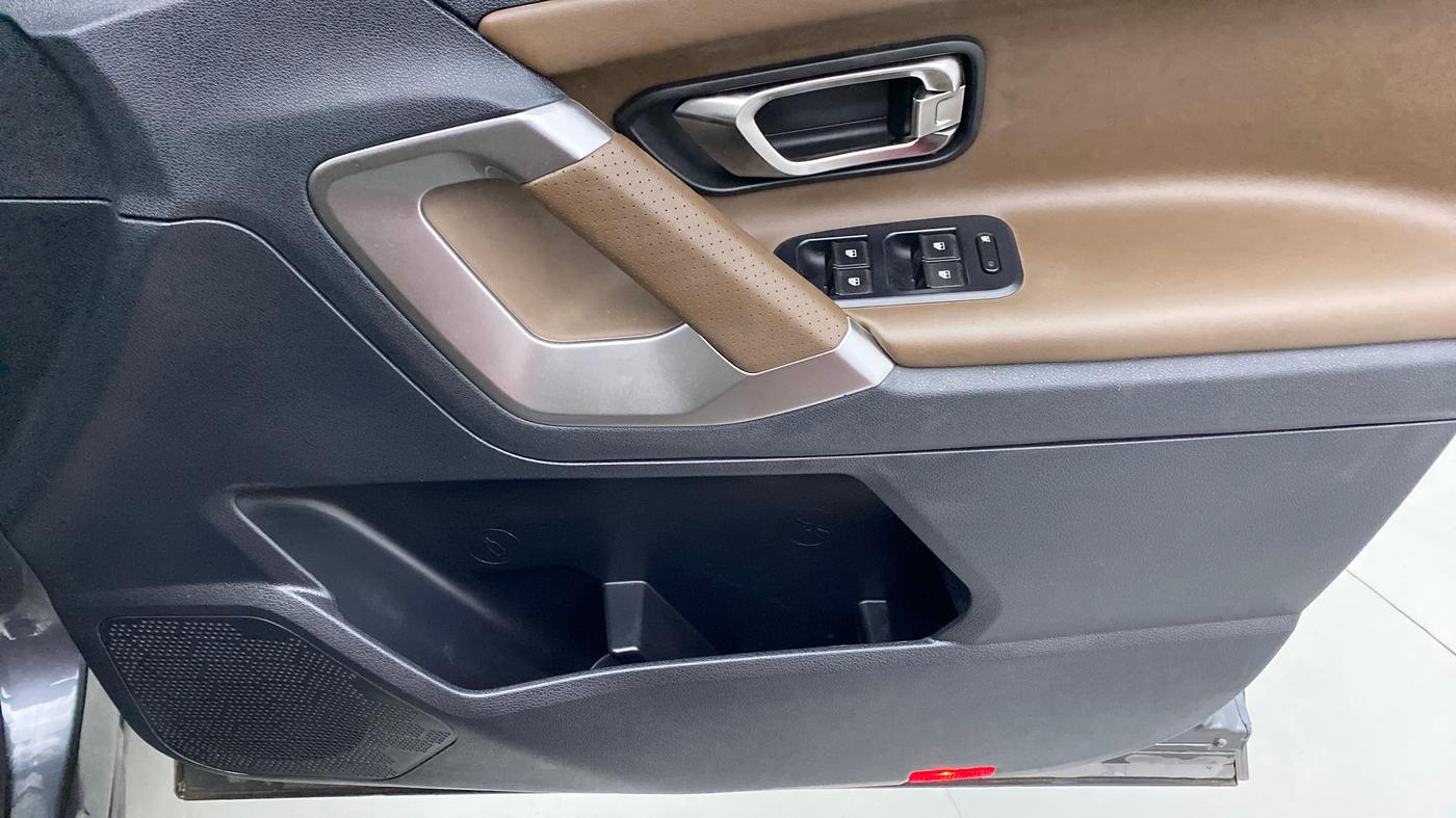 2020 Tata Harrier XZA, Diesel, Automatic, 28,811 km, Driver Side Door Panels Control