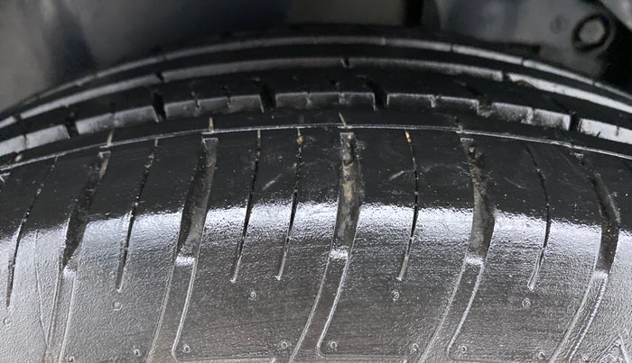 2020 Tata Harrier XZA, Diesel, Automatic, 28,811 km, Right Rear Tyre Tread