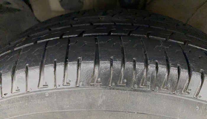 2018 Hyundai Creta E PLUS 1.6 PETROL, Petrol, Manual, 1,14,721 km, Left Front Tyre Tread