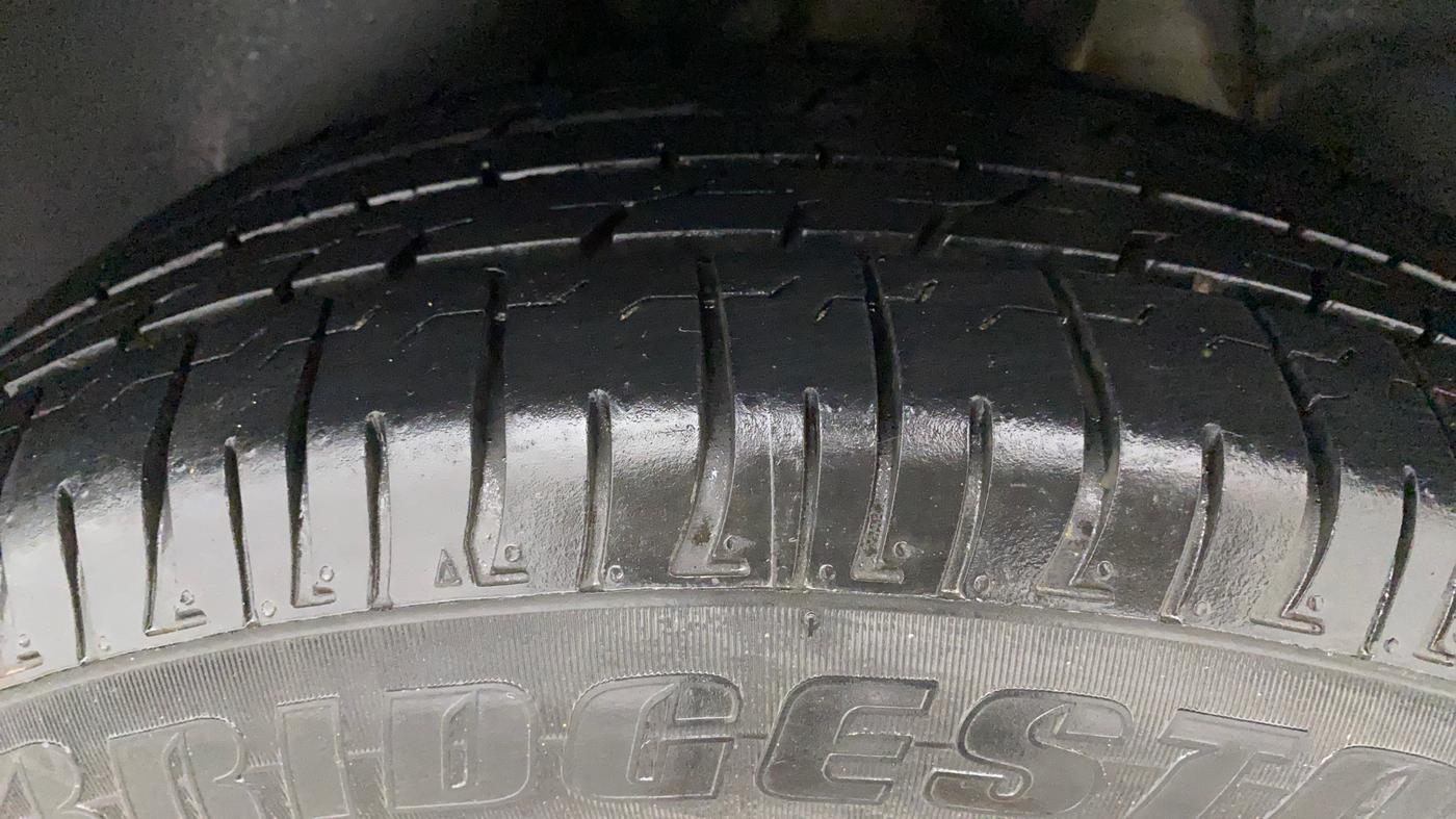 2018 Hyundai Creta E PLUS 1.6 PETROL, Petrol, Manual, 1,14,721 km, Left Rear Tyre Tread