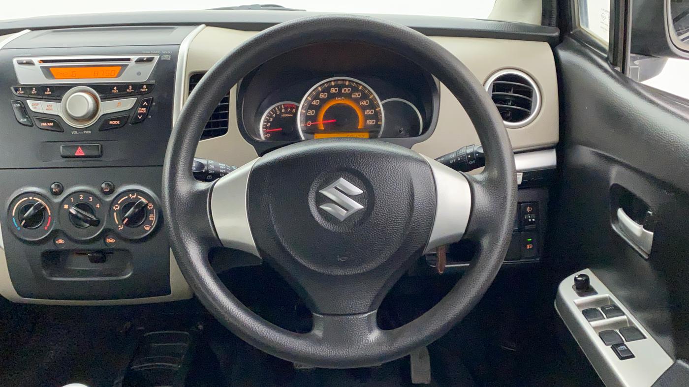 2013 Maruti Wagon R 1.0 VXI, Petrol, Manual, 50,132 km, Steering Wheel Close Up