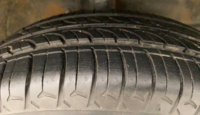 2013 Maruti Wagon R 1.0 VXI, Petrol, Manual, 50,132 km, Right Front Tyre Tread