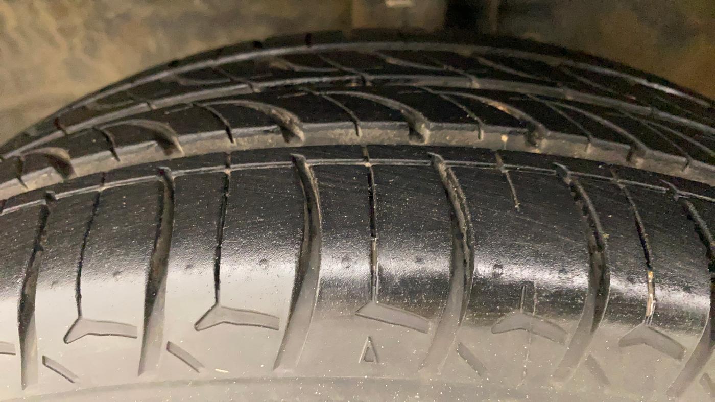 2013 Maruti Wagon R 1.0 VXI, Petrol, Manual, 50,132 km, Left Front Tyre Tread