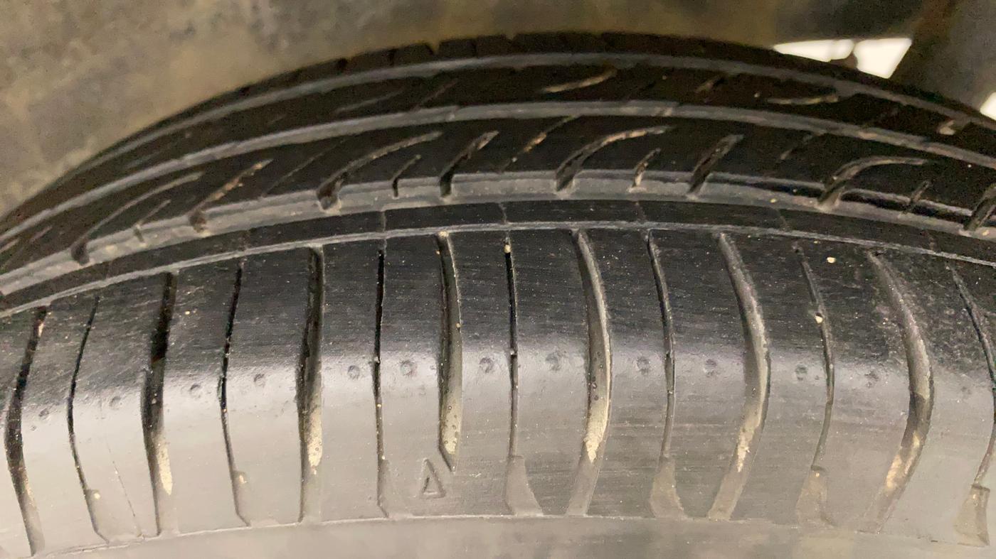 2013 Maruti Wagon R 1.0 VXI, Petrol, Manual, 50,132 km, Left Rear Tyre Tread