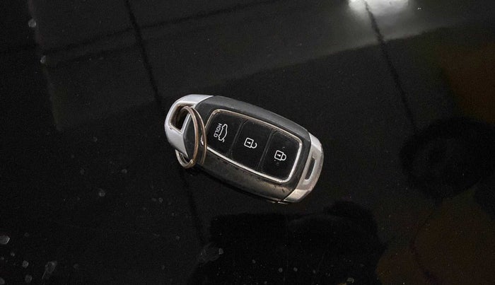 2018 Hyundai Verna 1.6 VTVT SX O, Petrol, Manual, 69,937 km, Key Close Up