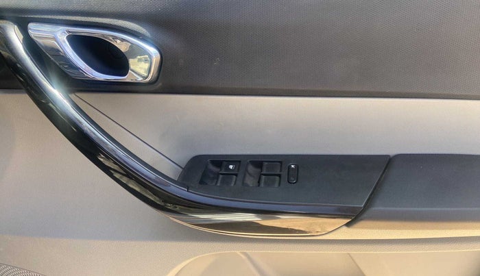 2020 Tata Tiago XZ PLUS DUAL TONE PETROL, Petrol, Manual, 25,101 km, Driver Side Door Panels Control