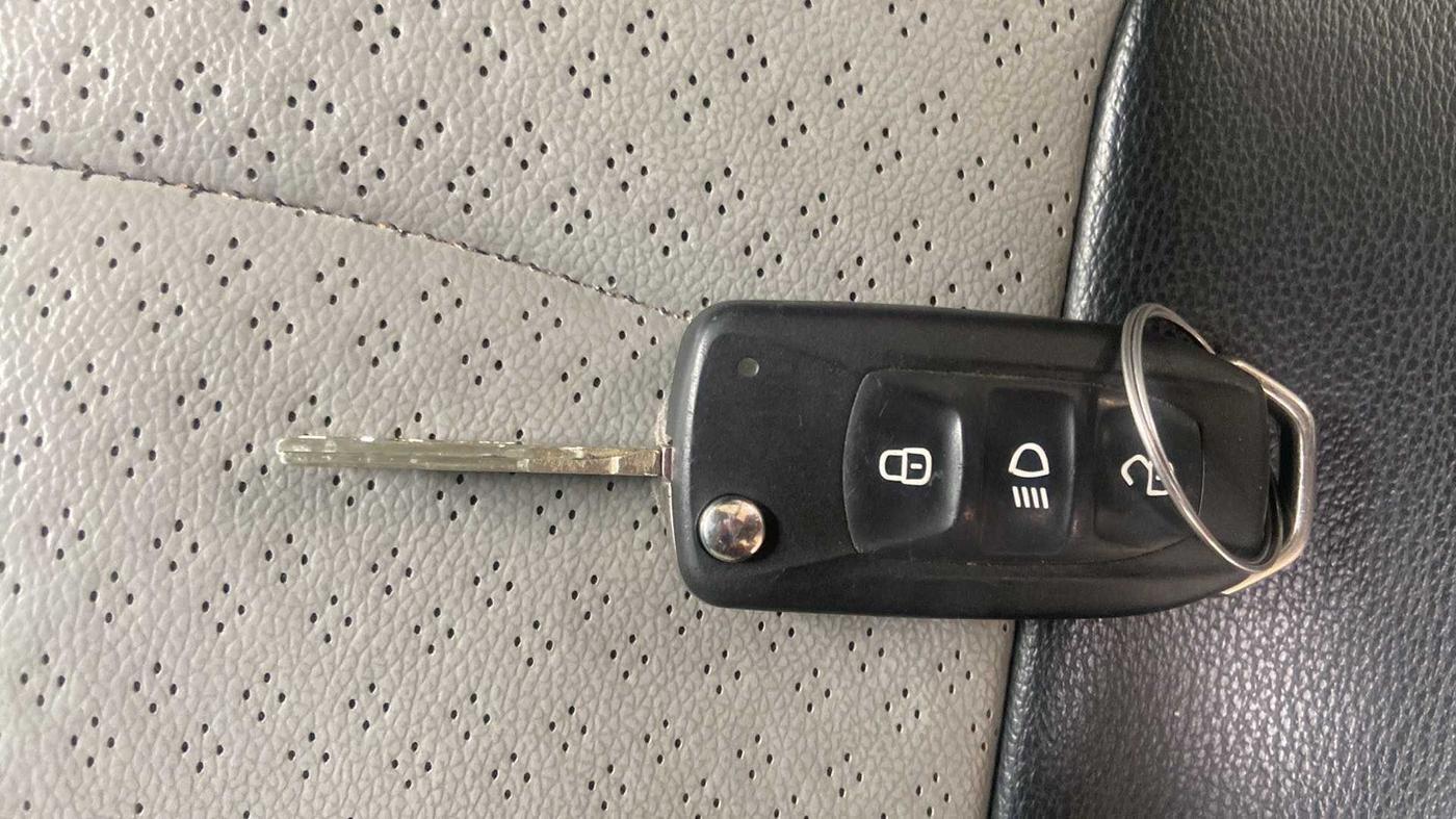 2020 Tata Tiago XZ PLUS DUAL TONE PETROL, Petrol, Manual, 25,101 km, Key Close Up