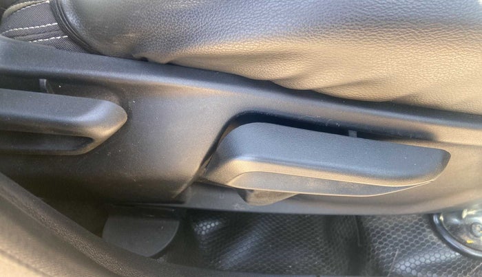2020 Tata Tiago XZ PLUS DUAL TONE PETROL, Petrol, Manual, 25,101 km, Driver Side Adjustment Panel