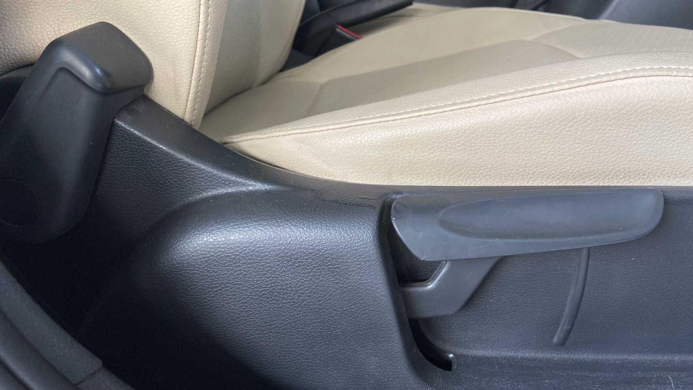 2019 Volkswagen Vento HIGHLINE PLUS 1.2 AT 16 ALLOY, Petrol, Automatic, 86,622 km, Driver Side Adjustment Panel