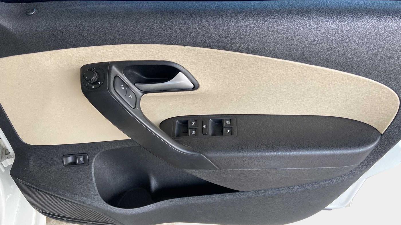 2019 Volkswagen Vento HIGHLINE PLUS 1.2 AT 16 ALLOY, Petrol, Automatic, 86,622 km, Driver Side Door Panels Control