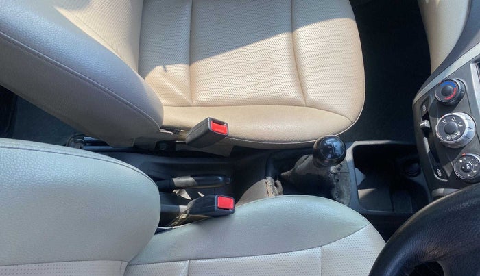 2018 Hyundai Eon ERA +, Petrol, Manual, 39,002 km, Gear Lever