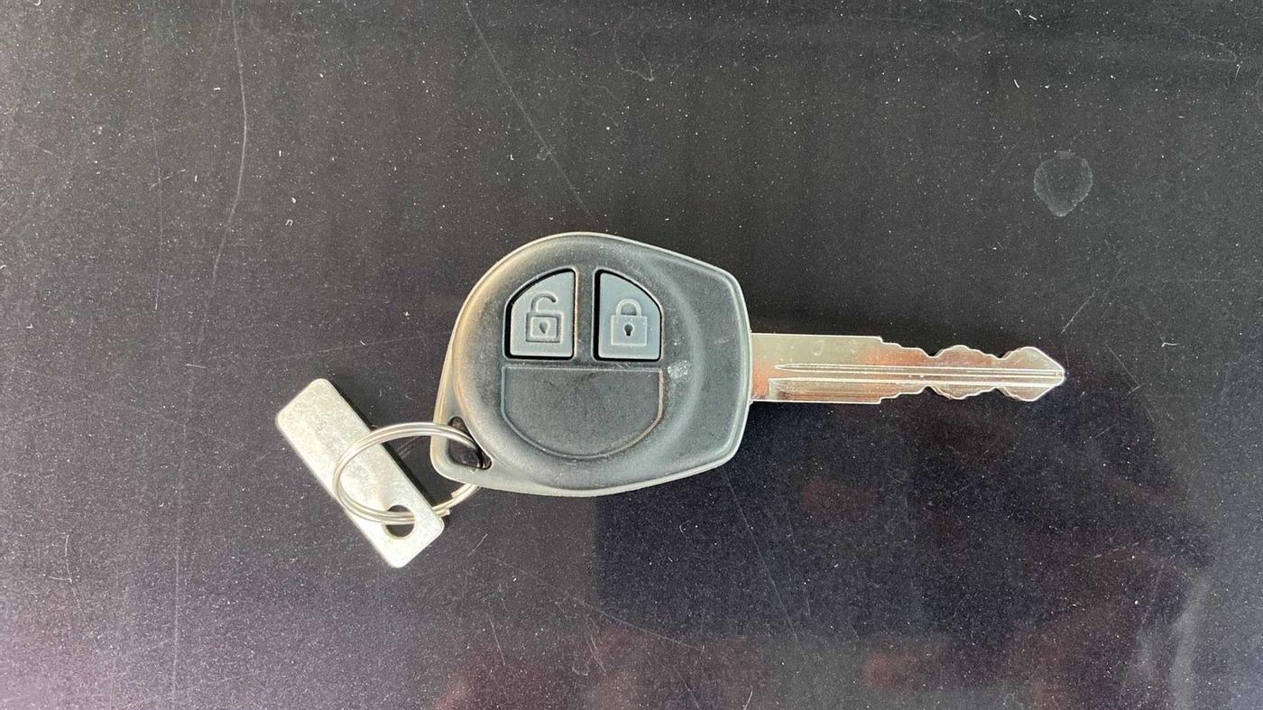 2014 Maruti Swift VXI, Petrol, Manual, 84,651 km, Key Close Up